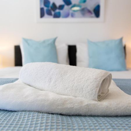 Velvet 1-Bedroom Apartment, Clockhouse, 호데스던 외부 사진