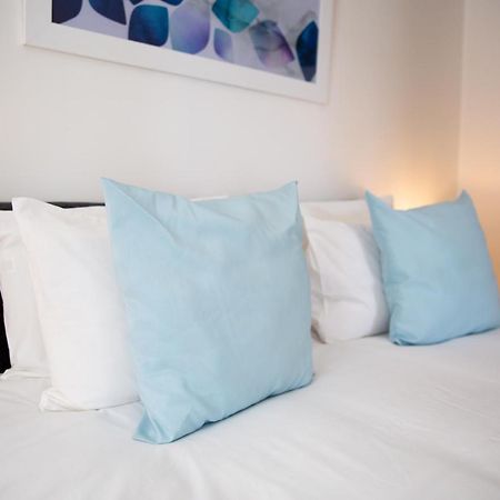 Velvet 1-Bedroom Apartment, Clockhouse, 호데스던 외부 사진