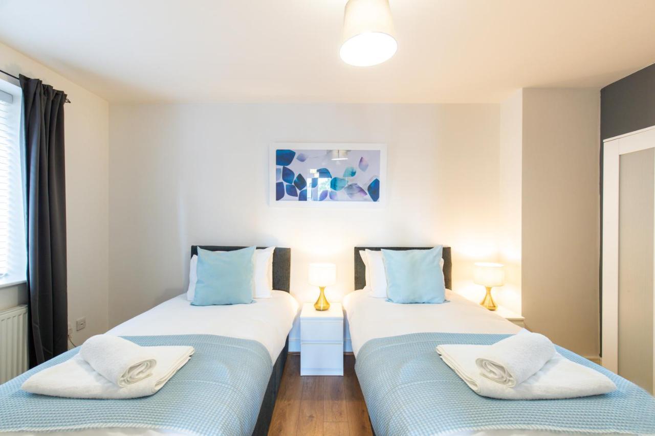 Velvet 1-Bedroom Apartment, Clockhouse, 호데스던 외부 사진