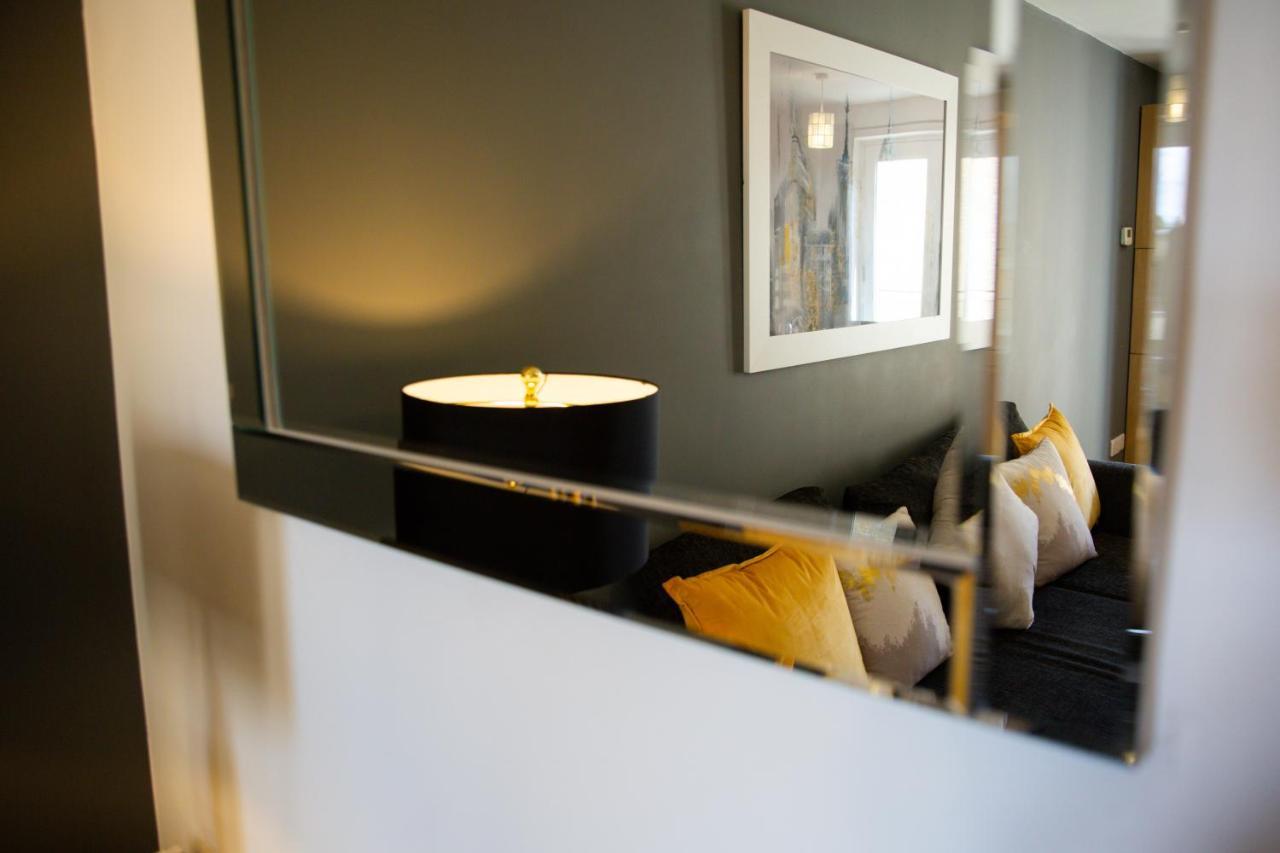 Velvet 1-Bedroom Apartment, Clockhouse, 호데스던 외부 사진