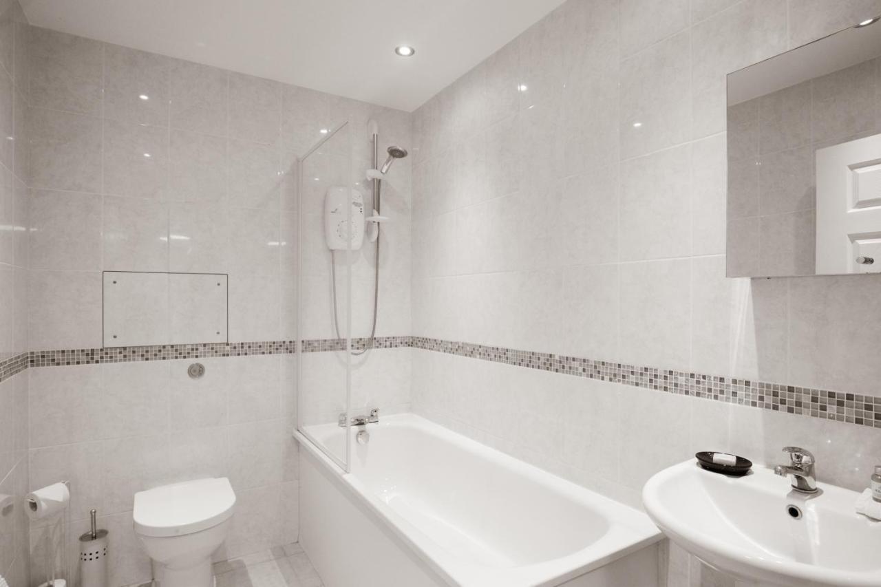 Velvet 1-Bedroom Apartment, Clockhouse, 호데스던 외부 사진